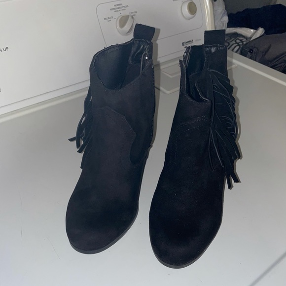 Black Booties, Ankle Boots w/ Fringe / Tassel sz 7 - Picture 1 of 5